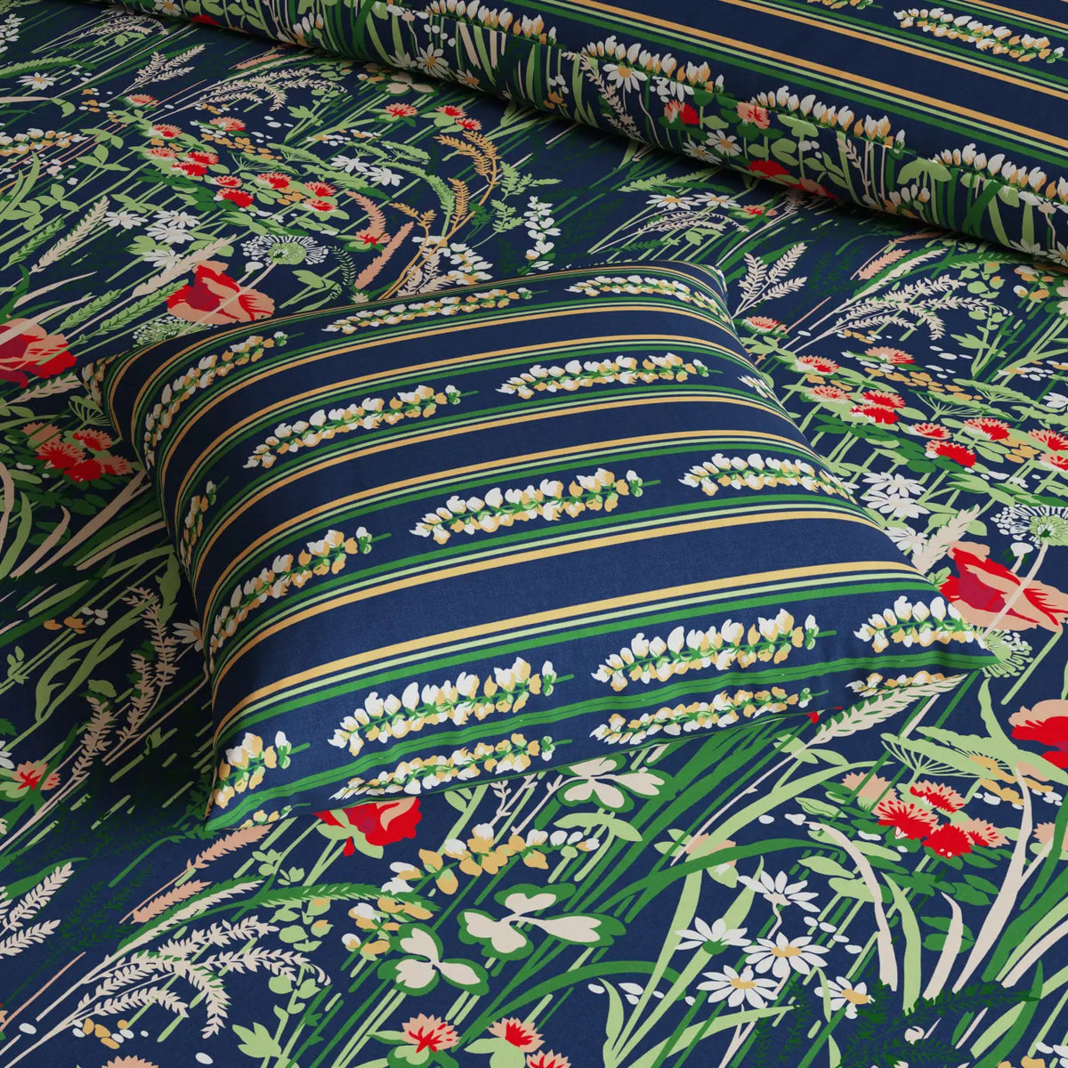 JUNGLE WHISPER Xara 8 Pcs King Reversible Quilt Cover Set Bedsheet