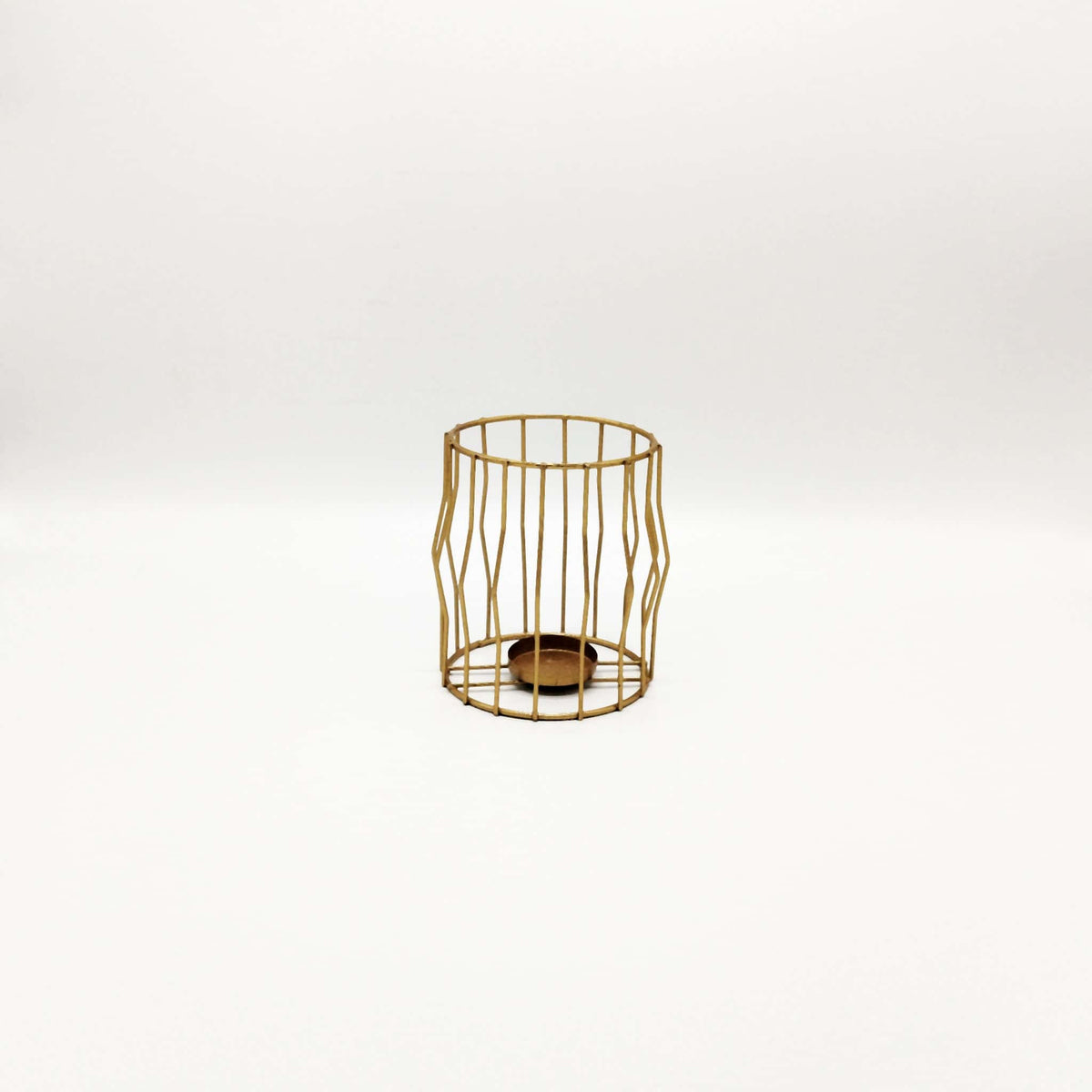 Modern Gold Candle Holder with Wavy Design - RHS-HD-TD-007 Main image