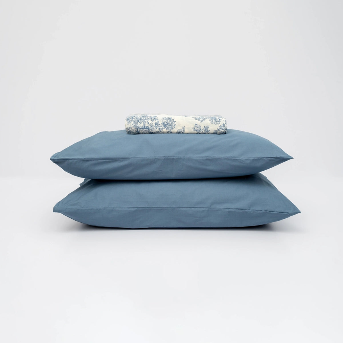 VINTAGE BLUE COTTON PERCALE BED SHEET