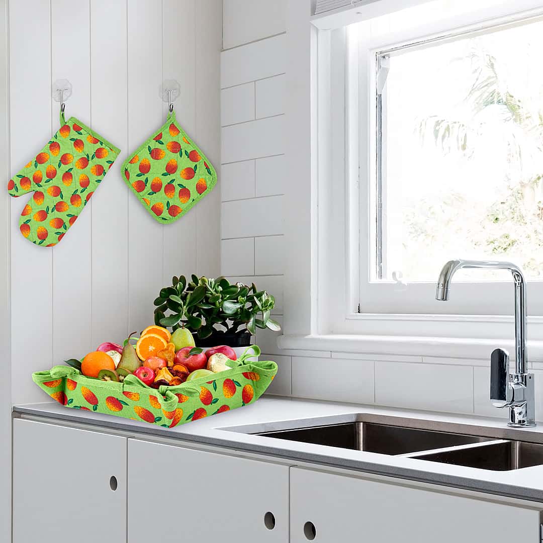 Kitchen Apron Quilted 6 Pcs Set (Strawberry) Secondary image