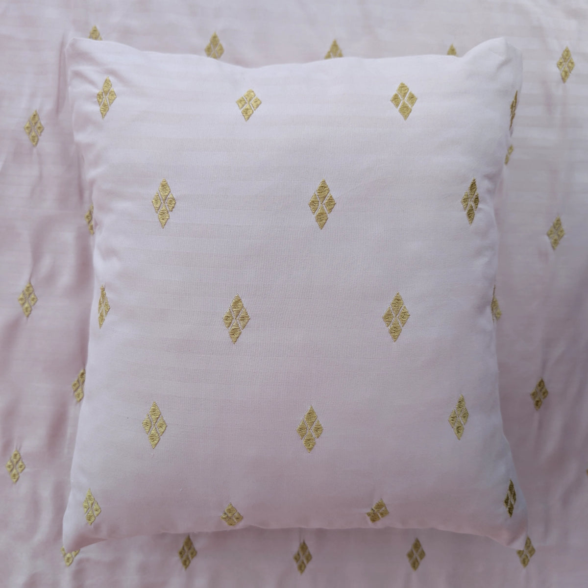 RHS 5 pcs Embroidered Bedsheet Set (Pink)