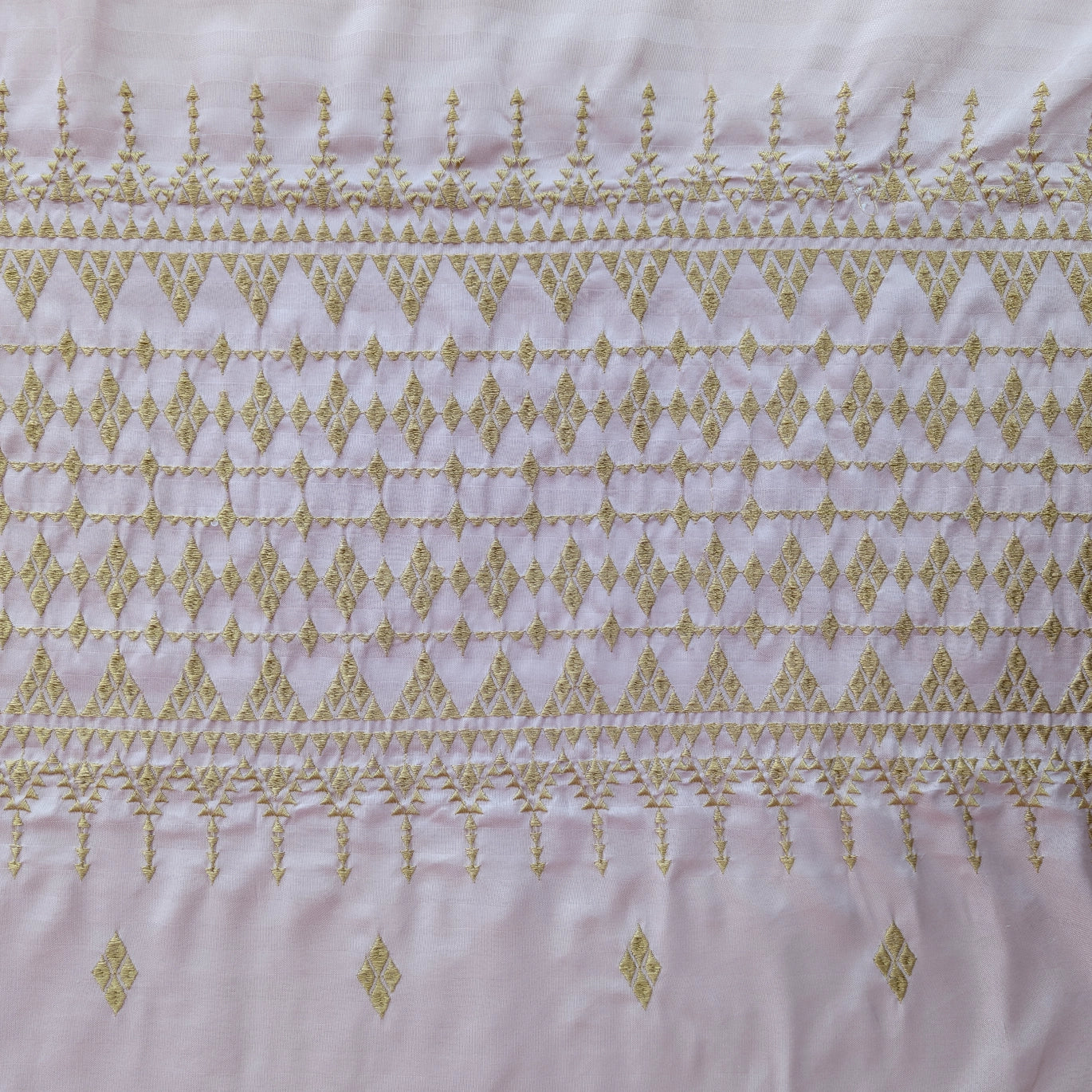 RHS 5 pcs Embroidered Bedsheet Set (Pink)