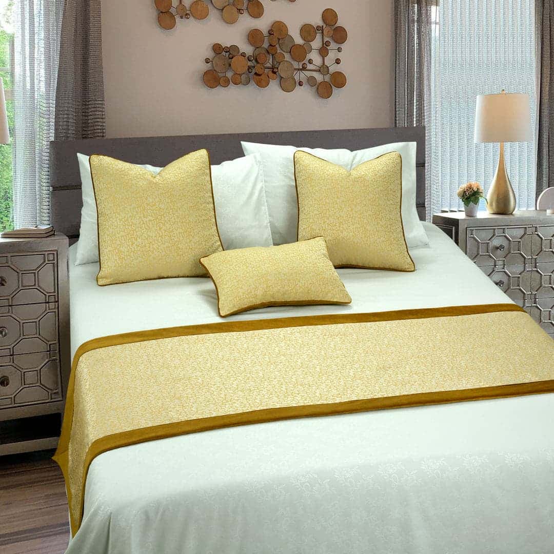 Turkish Velvet 4 PCs Bed Runner Set Main image